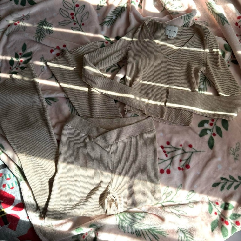 beige ribbed set